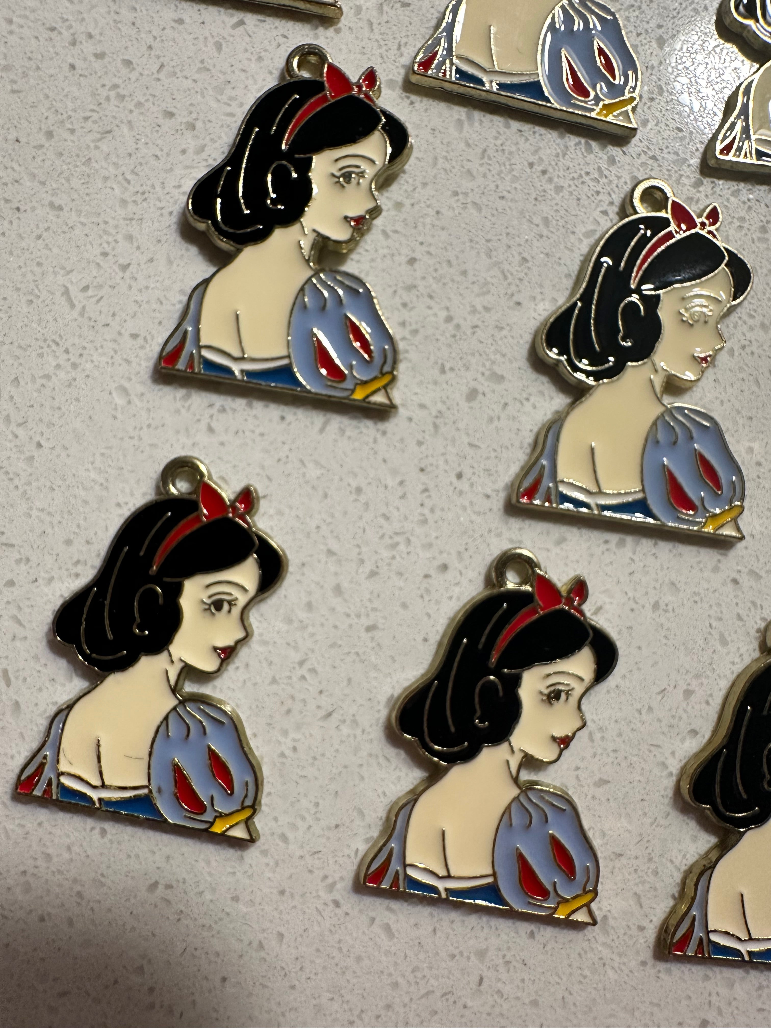 Snow White Inspired Charms (10pcs)